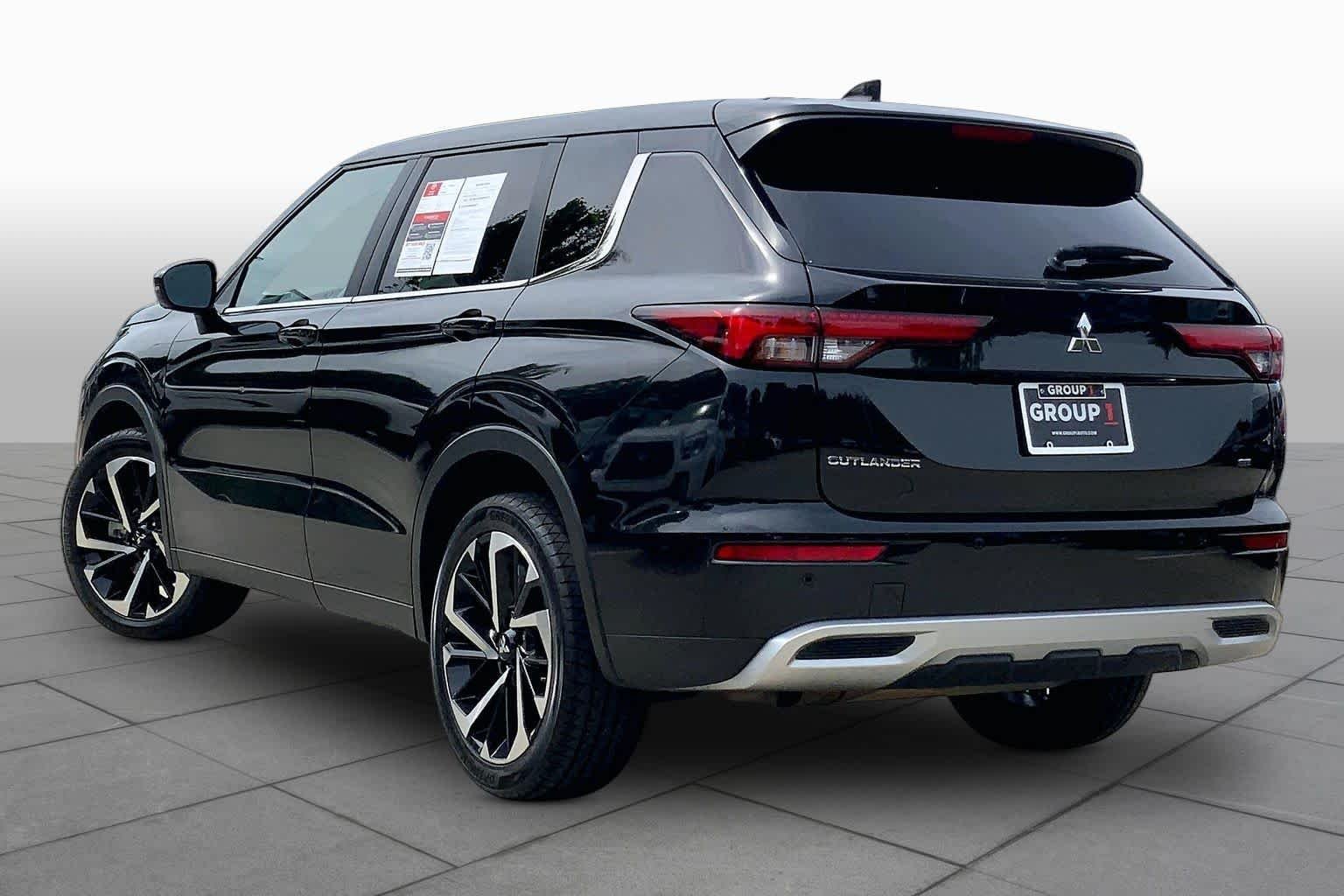 Used 2024 Black Diamond Mitsubishi SE image 12