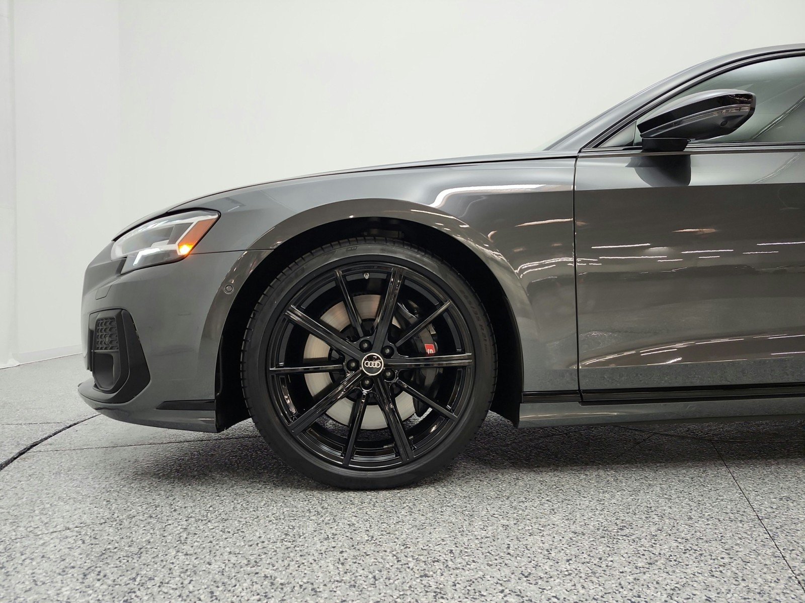 Used 2024 Daytona Gray Pearl Effect Audi 4.0 TFSI image 30