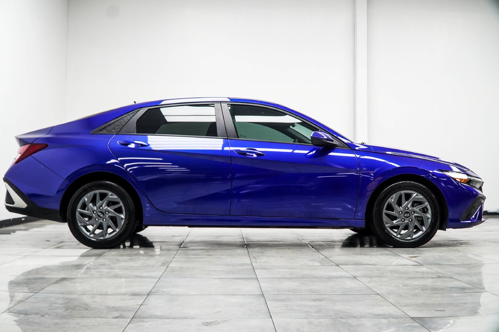 Used 2024 Blue Hyundai SEL image 8