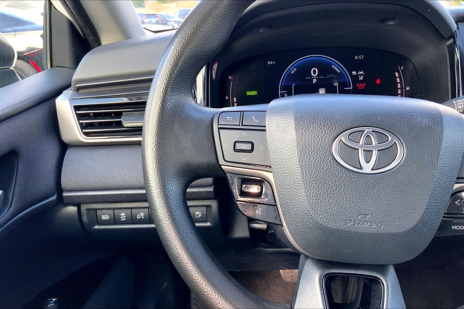 Used 2025 Ice Cap Toyota LE image 23