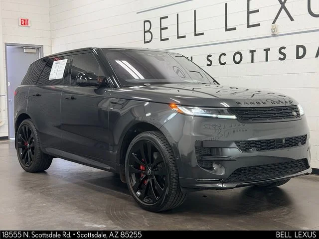 Used 2023  Land Rover SE Dynamic image 2
