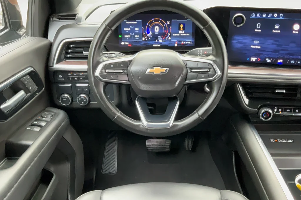 2025 Chevrolet Suburban LT - Photo 14