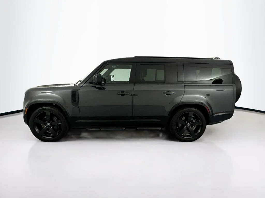 Used 2025 Gray Land Rover X-Dynamic SE image 8