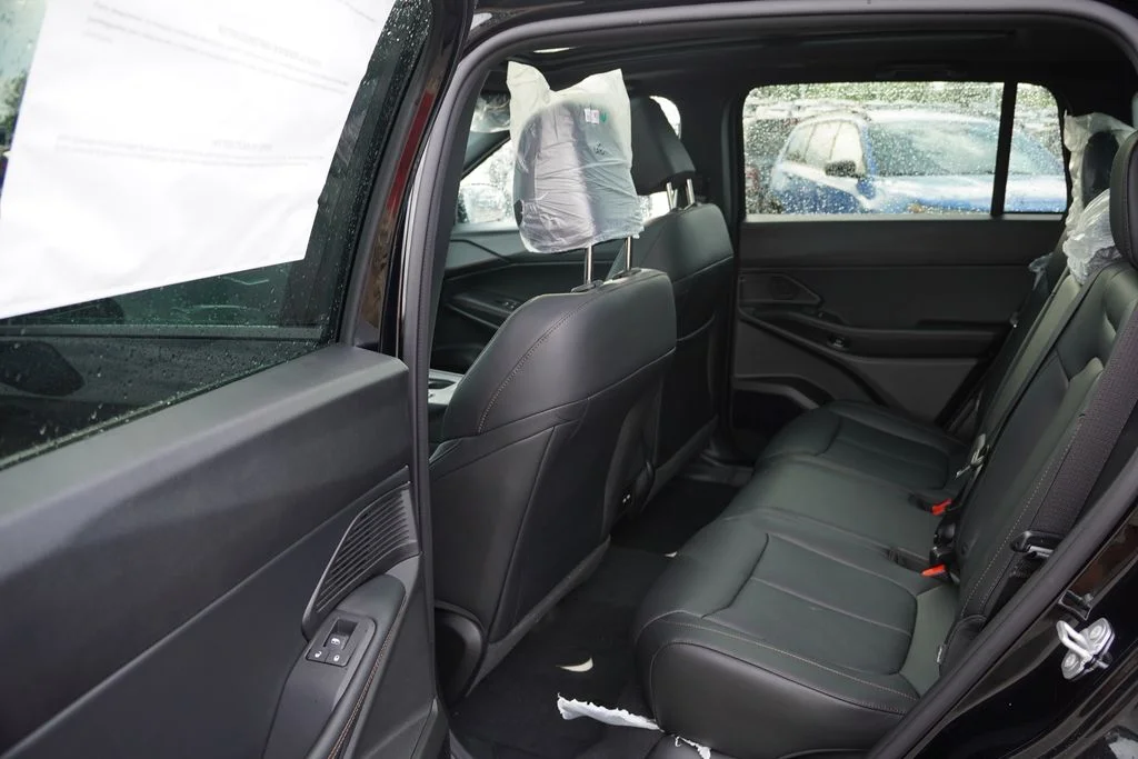 New 2026 Diamond Black Crystal Pearlcoat Jeep Limited image 11