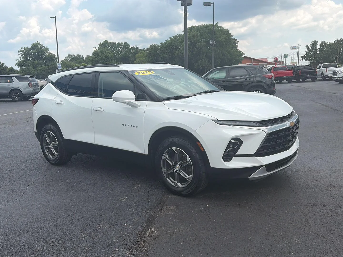 Used 2023 Summit White Chevrolet 2LT image 7
