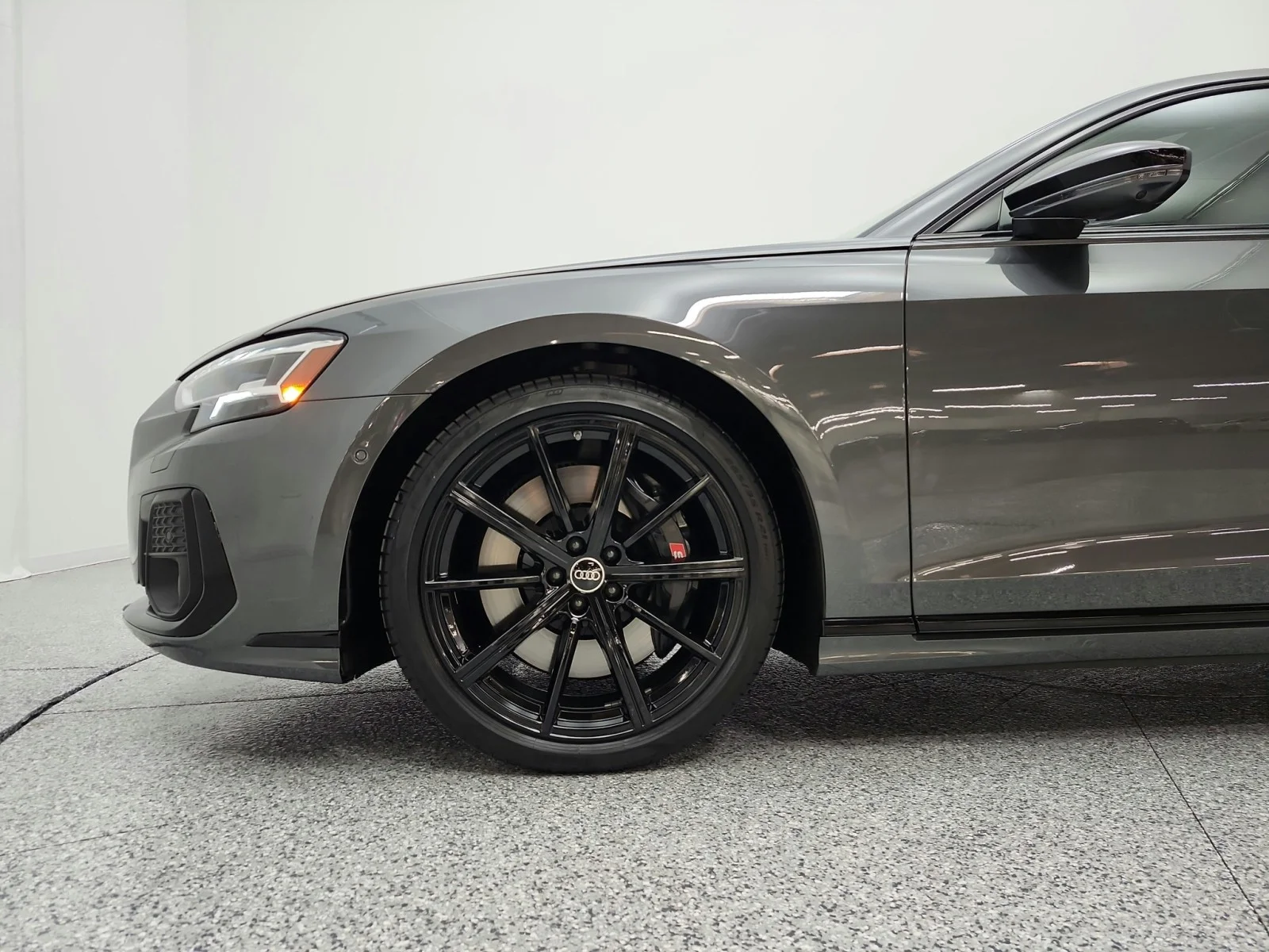 Used 2024 Daytona Gray Pearl Effect Audi 4.0 TFSI image 30