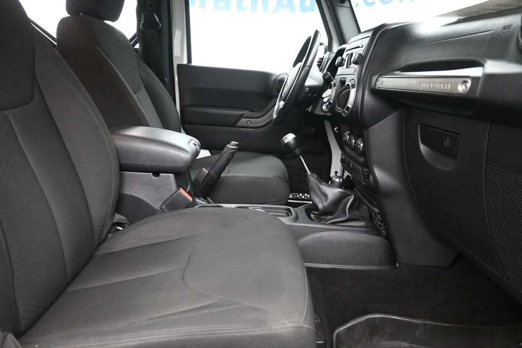 Used 2016 White Jeep Sport image 9
