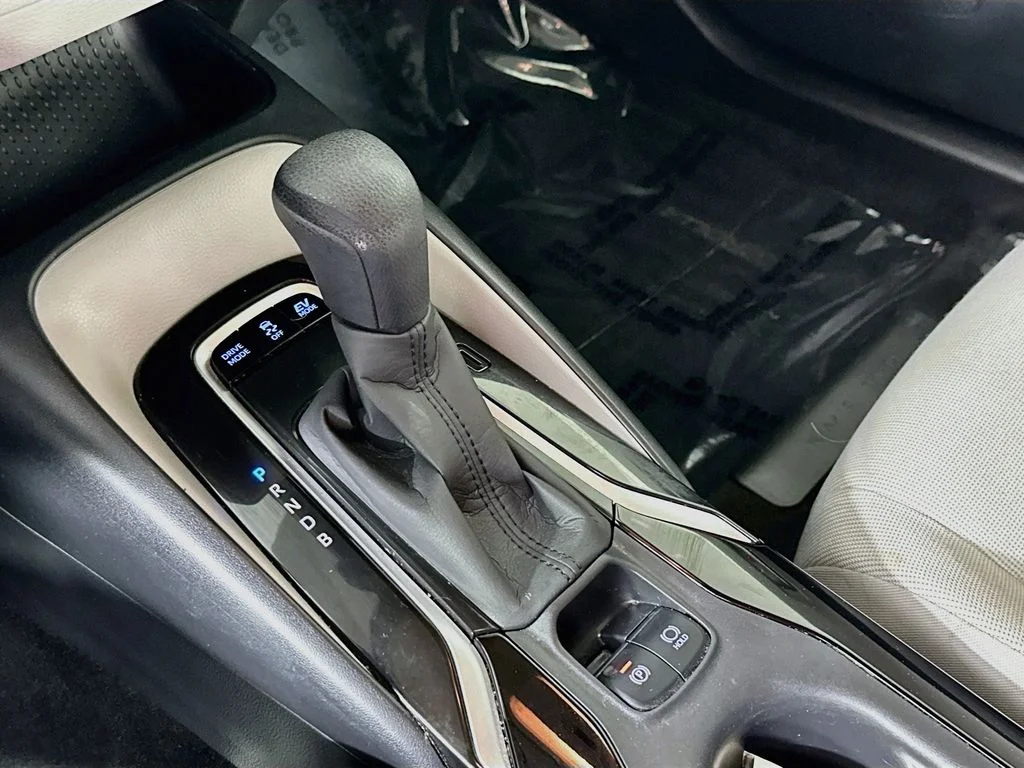Used 2021 Blizzard Pearl Toyota LE image 18