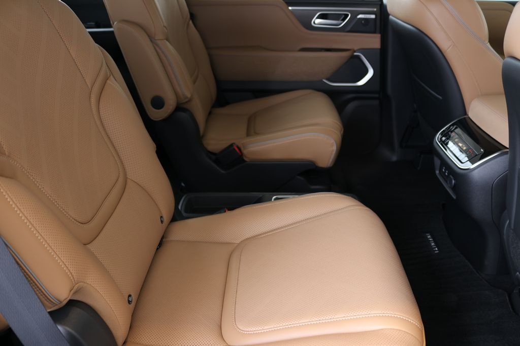 New 2026 RADIANT WHITE INFINITI Luxe 4WD image 39