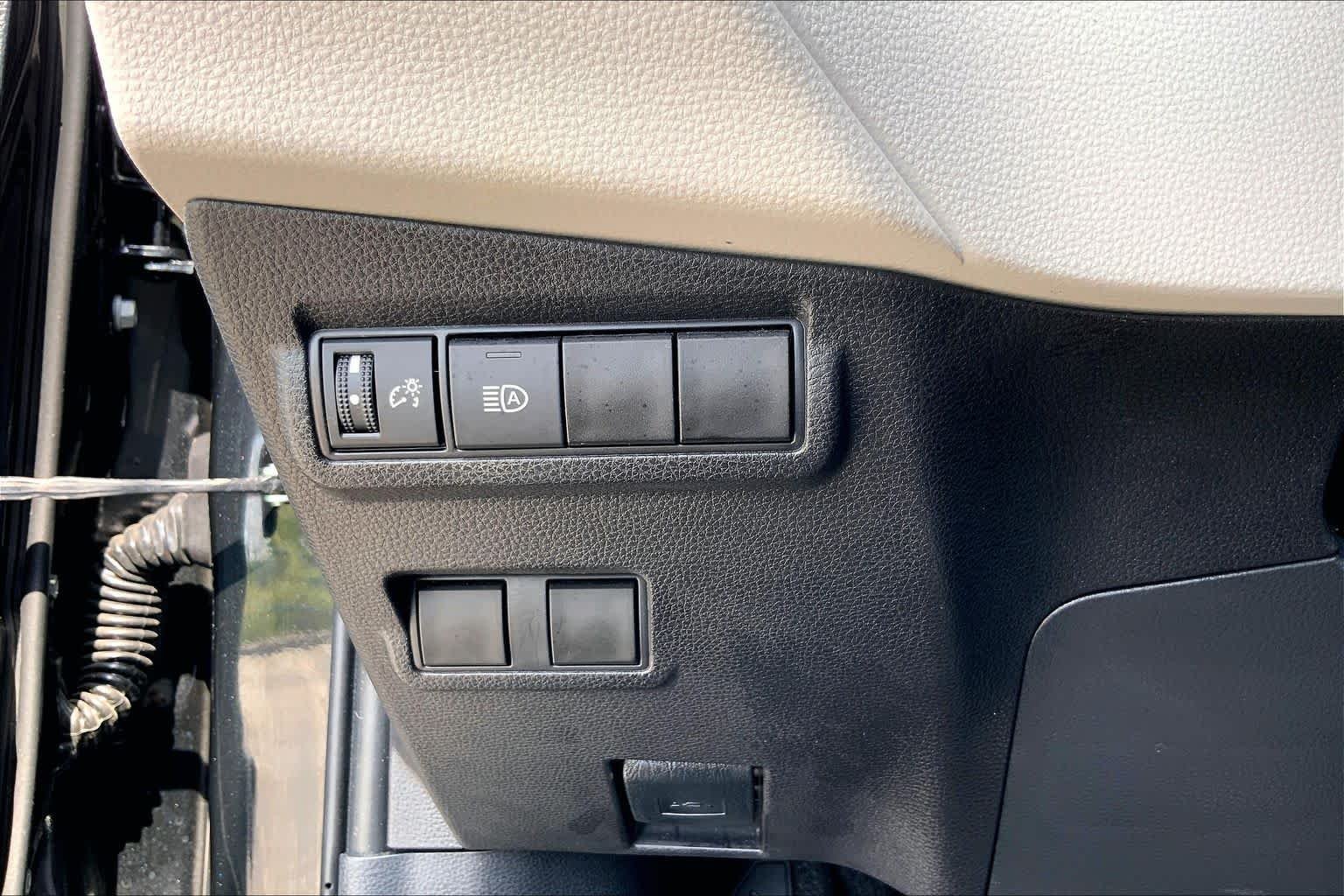 Used 2025 Jet Black Toyota L image 33