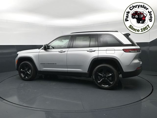 New 2026 Silver Zynith Exterior Paint Jeep Limited image 3