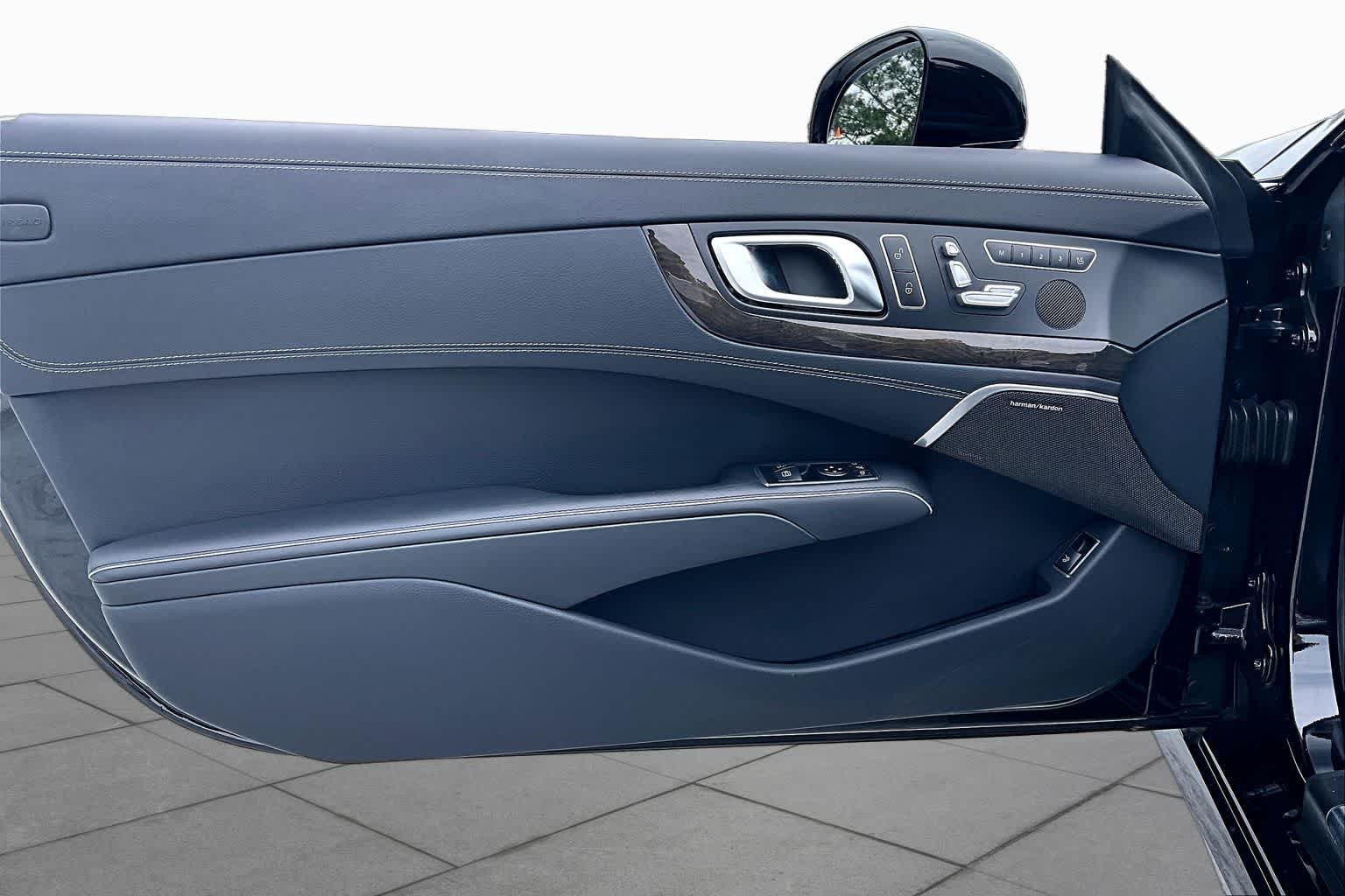 Used 2015 designo Mocha Black Metallic Mercedes-Benz SL 550 image 19