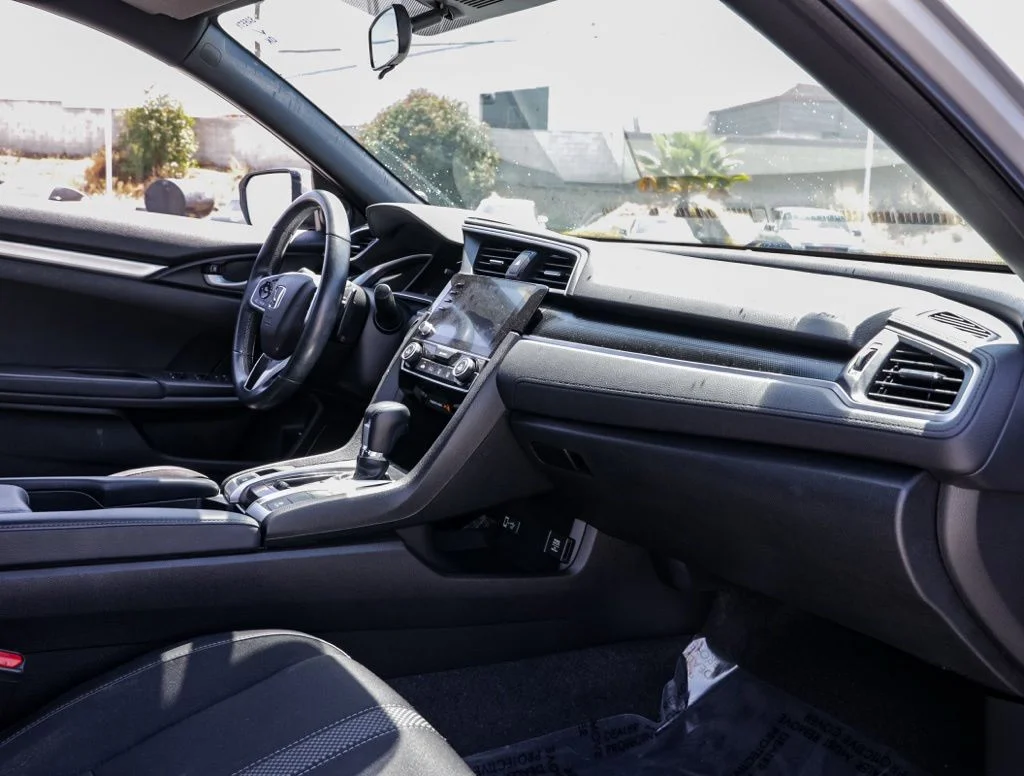 Used 2021  Honda Sport image 18