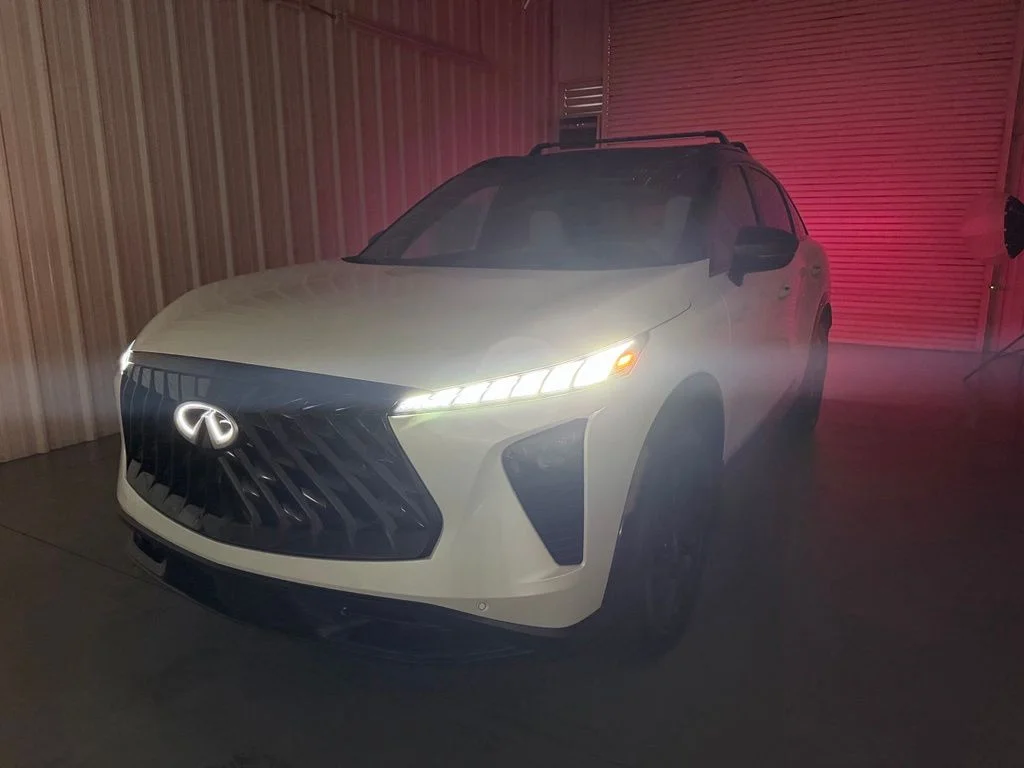 New 2027 White / Black INFINITI SPORT image 10