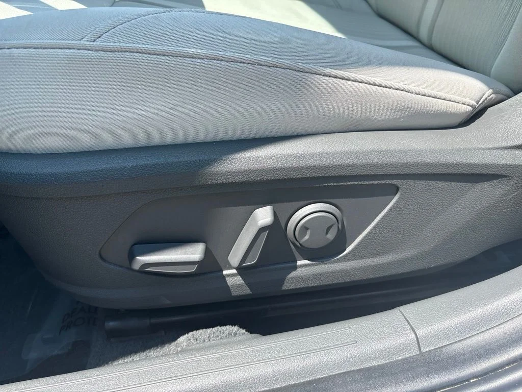 Used 2025 Silver Hyundai SEL image 16