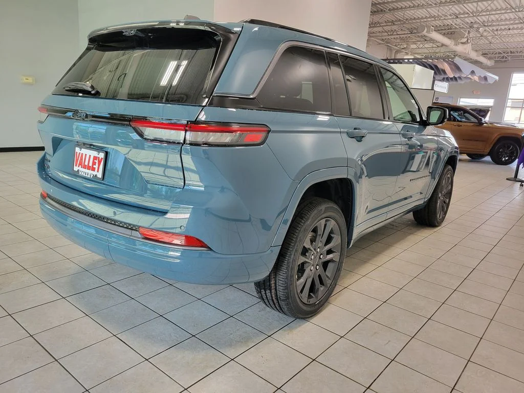 New 2026 Steel Blue Exterior Paint Jeep Limited Reserve image 7