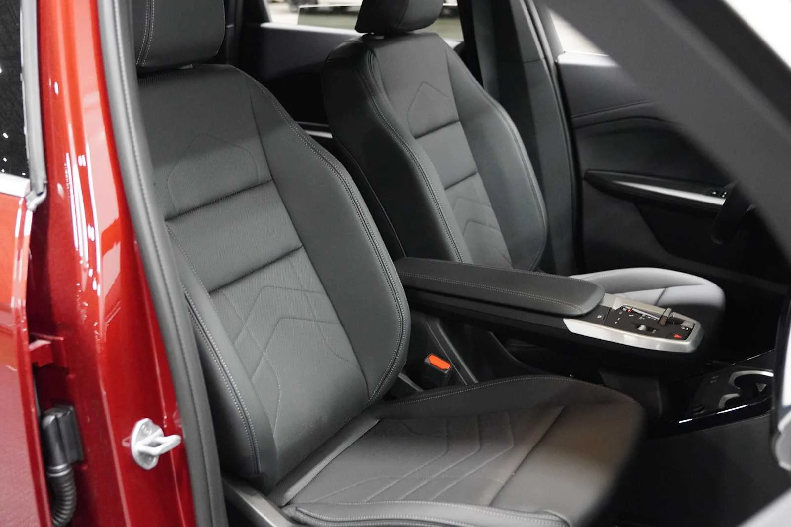 New 2026 Vegas Red Metallic BMW xDrive28i image 9