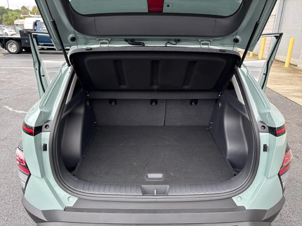 Used 2025 Green Hyundai SEL Convenience image 27