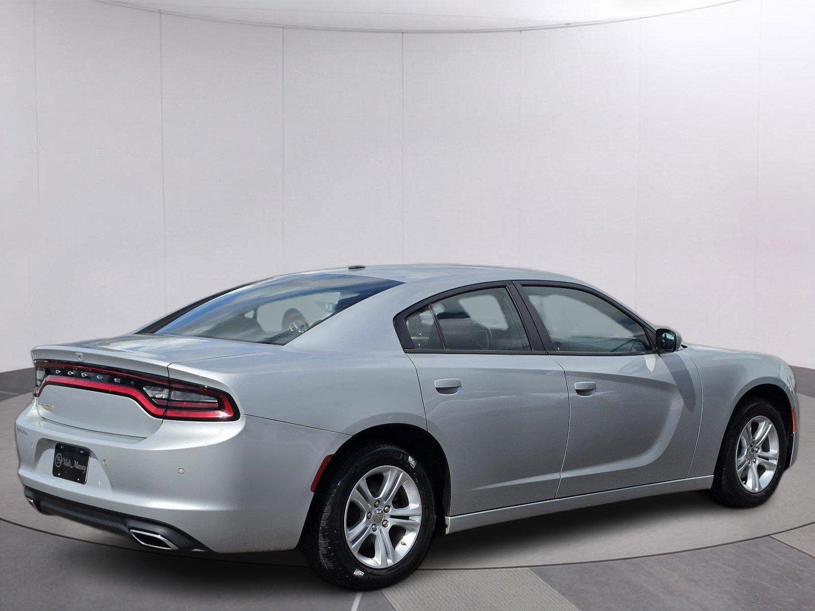 Used 2022 Triple Nickel Clearcoat Dodge SXT image 5