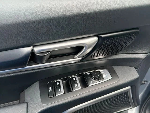 Used 2024 Silver Kia S image 15