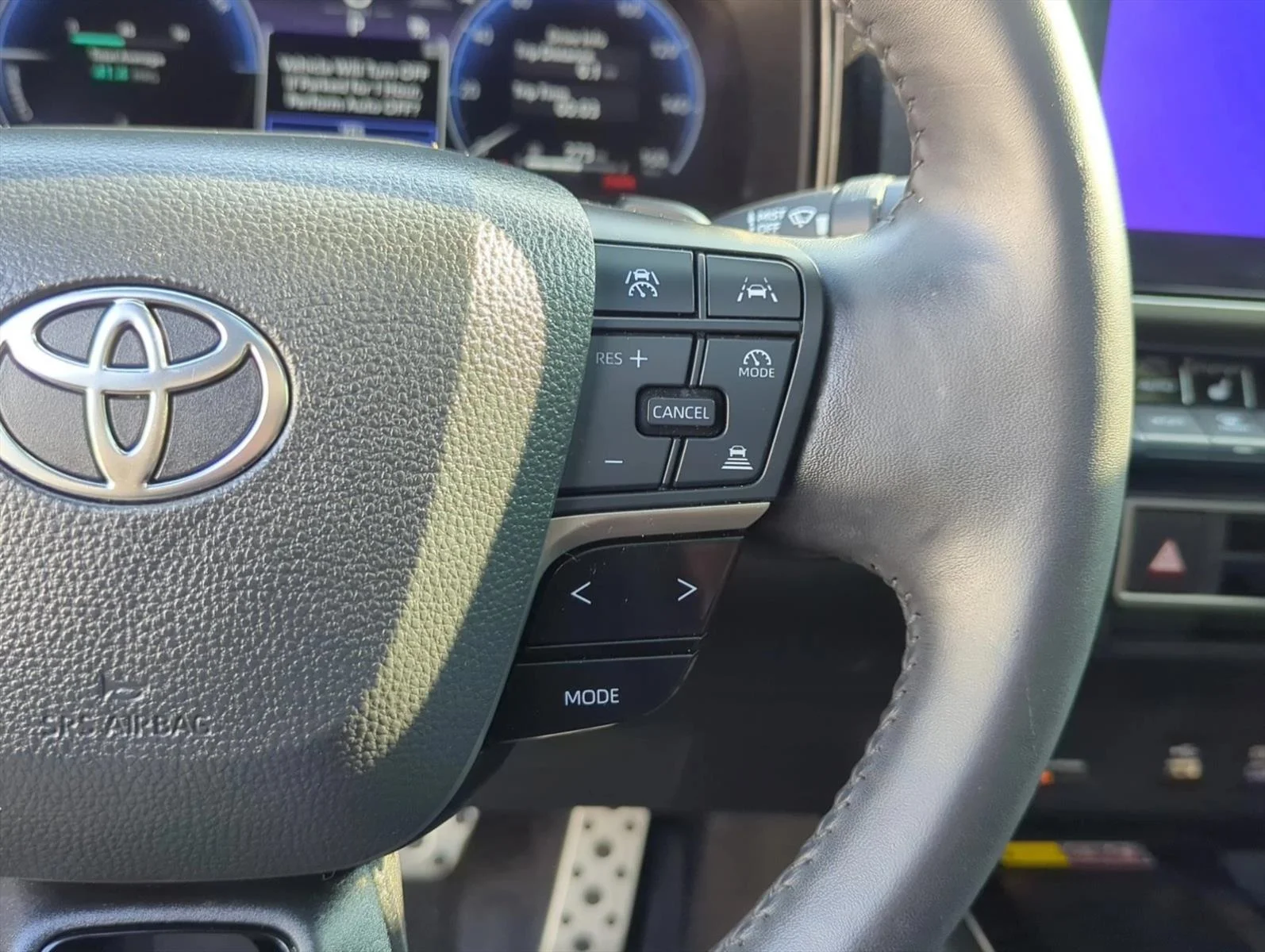 Used 2025 Wind Chill Pearl Toyota XSE image 15