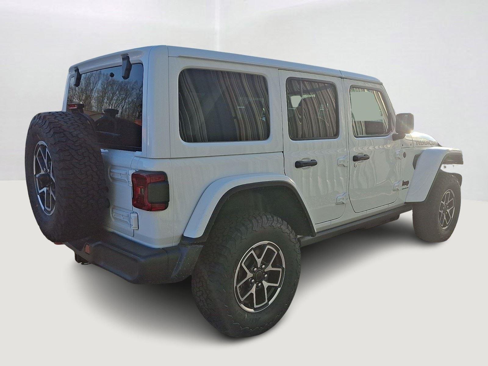 New 2026 Bright White Clear-Coat Exterior Paint Jeep Rubicon image 3