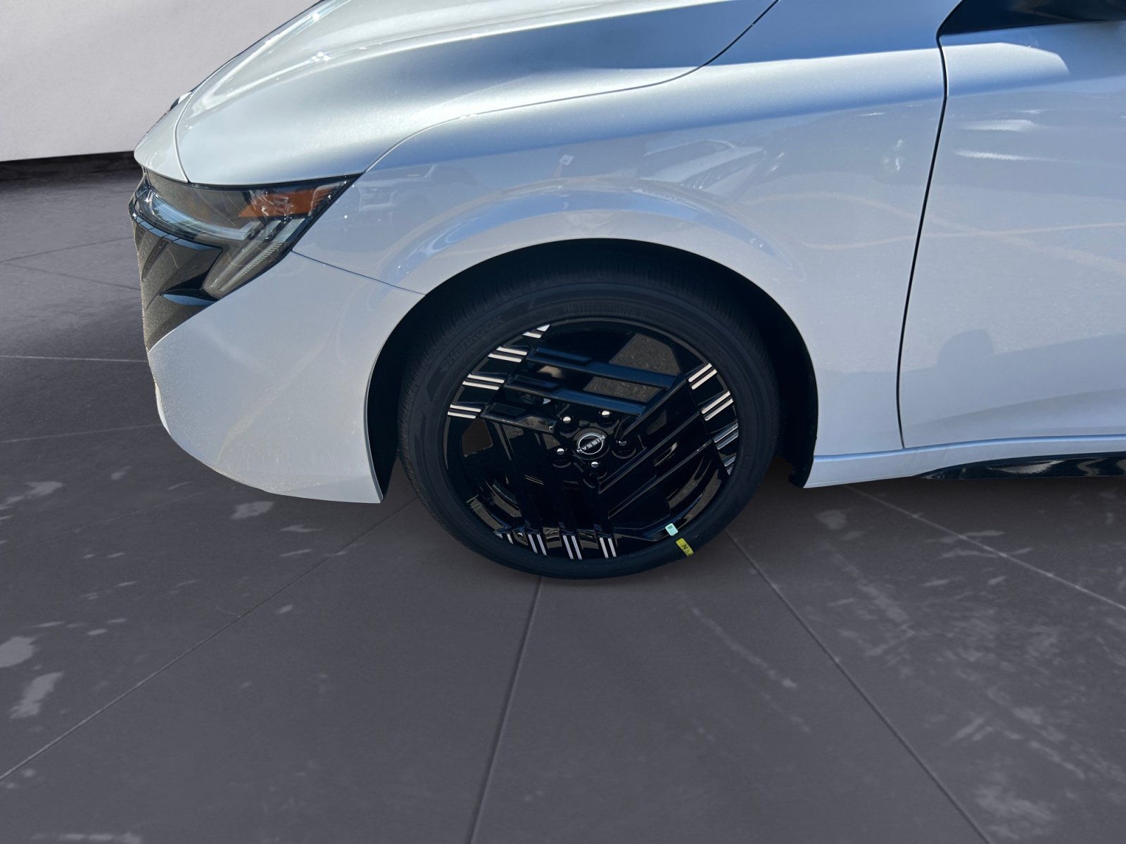 New 2027 Aspen White TriCoat / Super Black Two-tone Nissan SR image 42