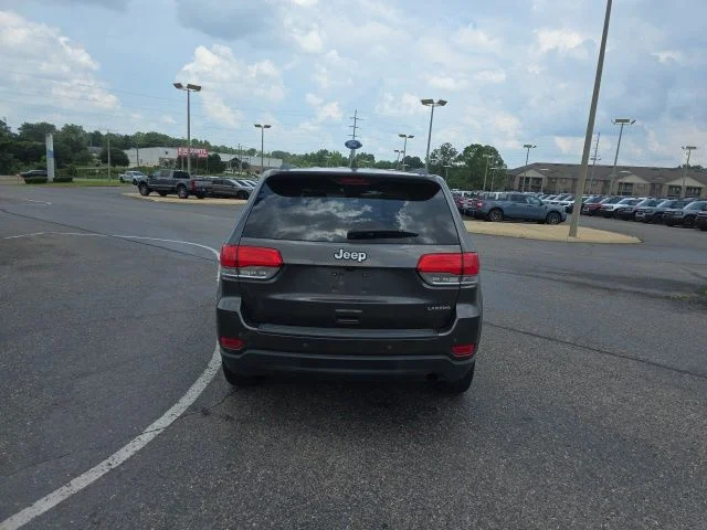 Used 2017 Crystal Metallic Jeep Laredo image 4
