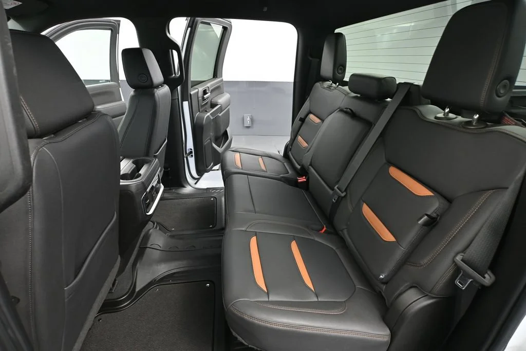 Used 2022 White GMC AT4 image 30