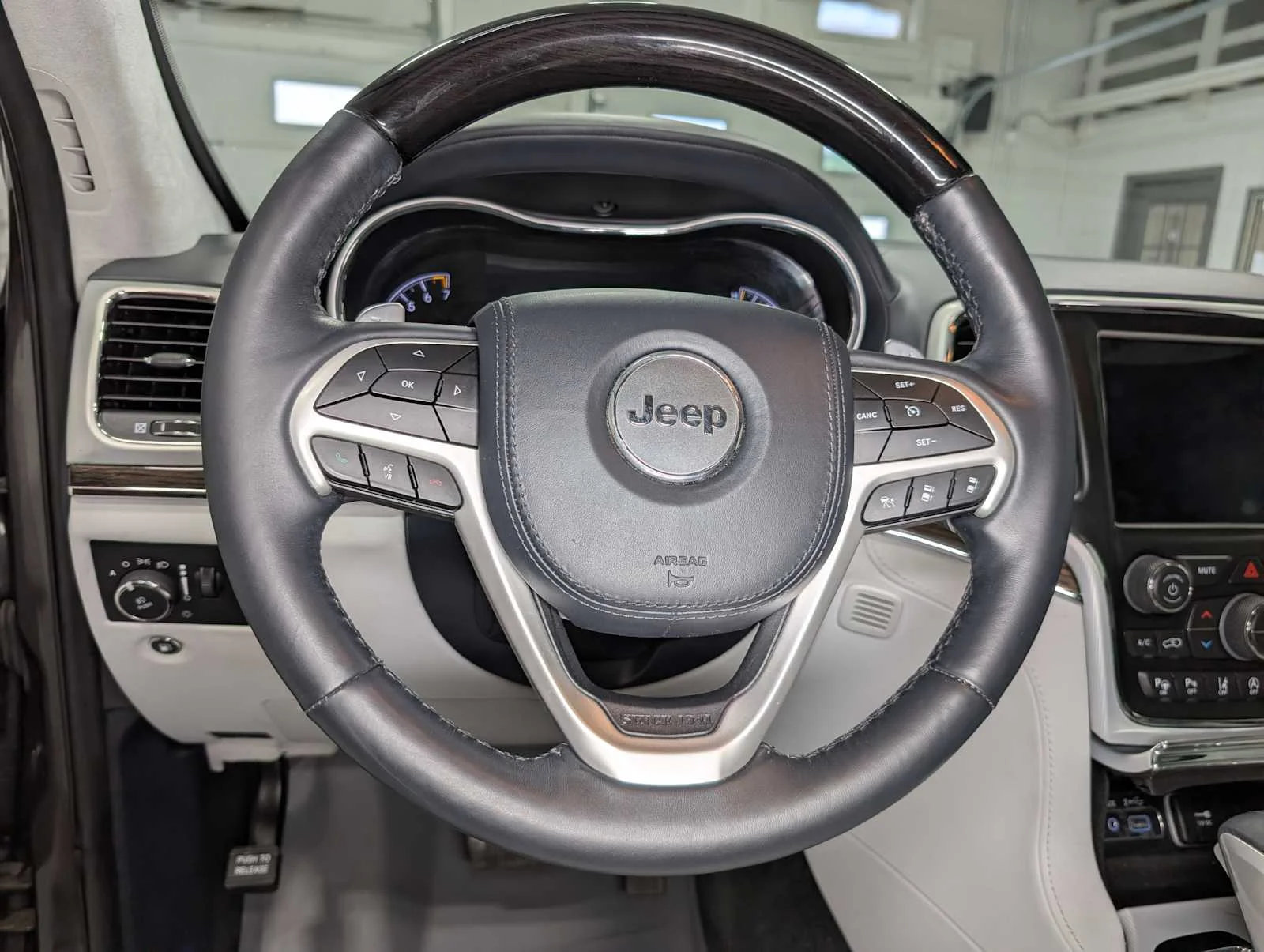 Used 2018 Granite Crystal Metallic Clearcoat Jeep Summit image 41