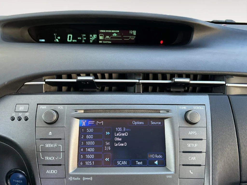 Used 2015 Silver Toyota Three image 20