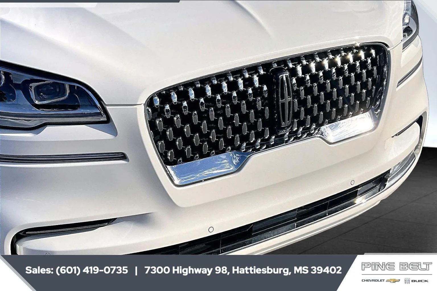 Used 2023 Pristine White Metallic Tri-Coat Lincoln Black Label image 22