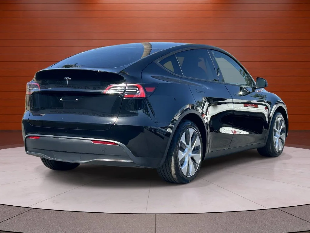Used 2023 Solid Black Tesla Standard Range image 4