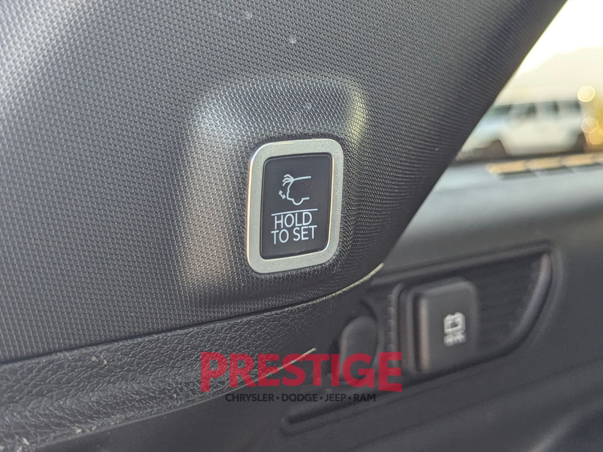 New 2026 Diamond Black Crystal Pearl-Coat Exterior Paint Jeep Laredo X image 8