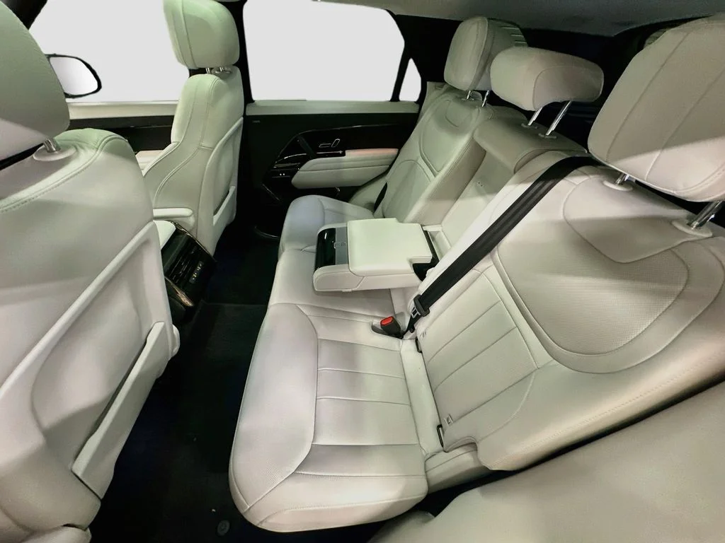 Used 2024 Fuji White Land Rover SE image 25