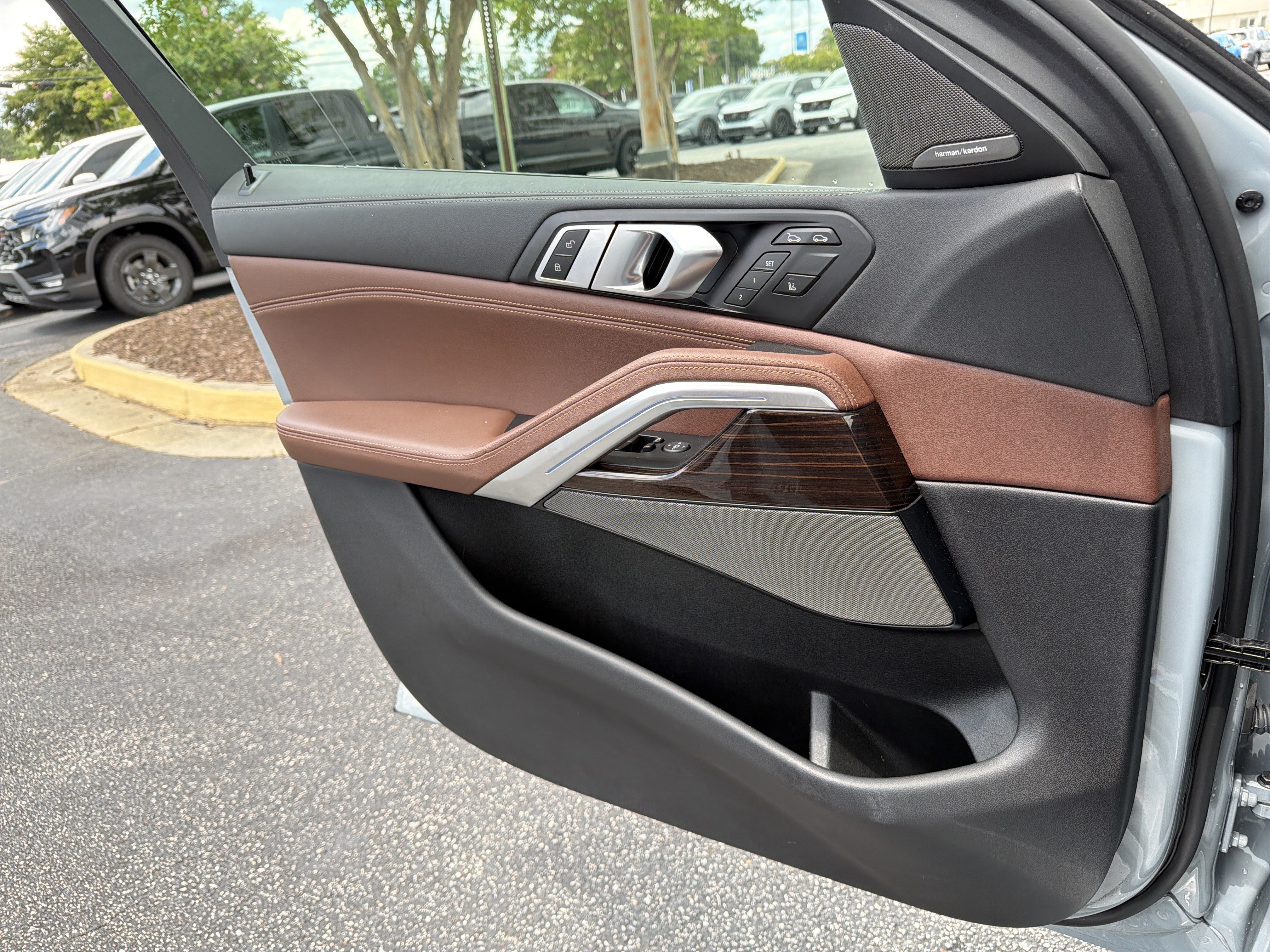 Used 2026 Brooklyn Gray Metallic BMW xDrive40i image 16