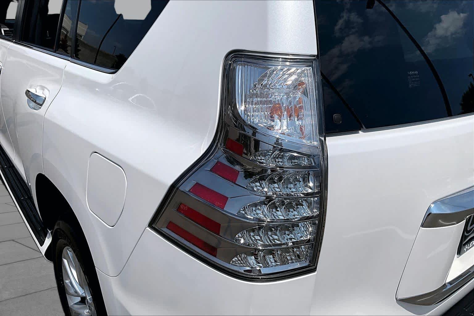Used 2023 Eminent White Pearl Lexus Premium image 28