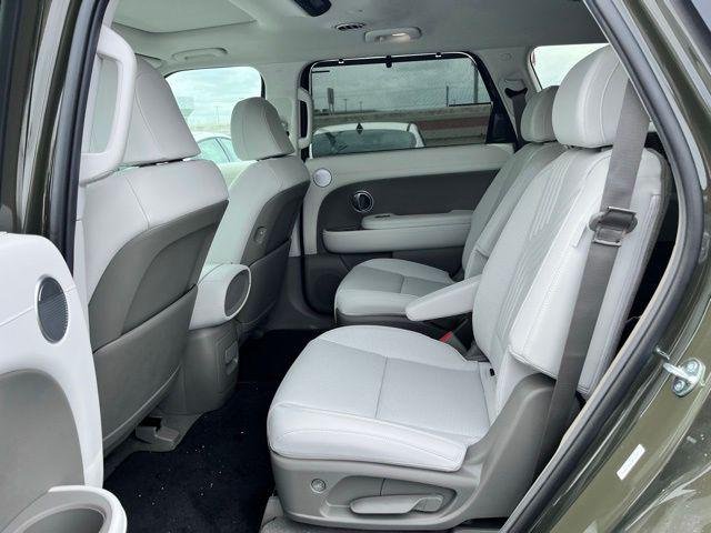 New 2026 Silver Hyundai Blue SEL Premium 7P image 18