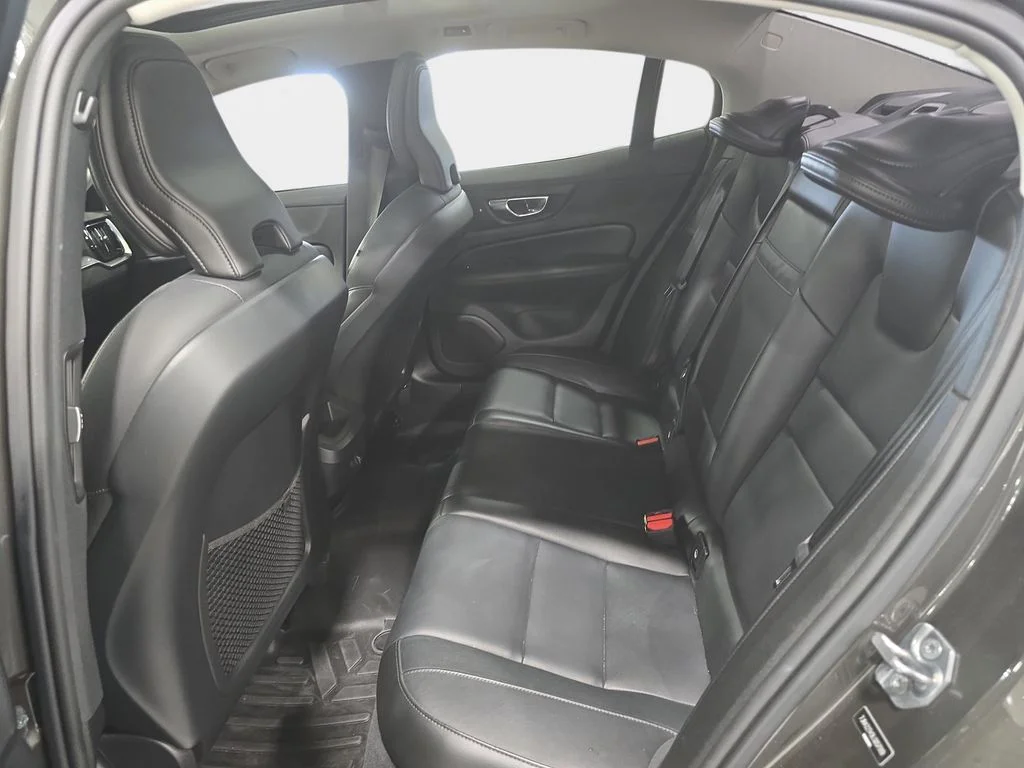 Used 2020 Pine Gray Metallic Volvo T6 Momentum image 23