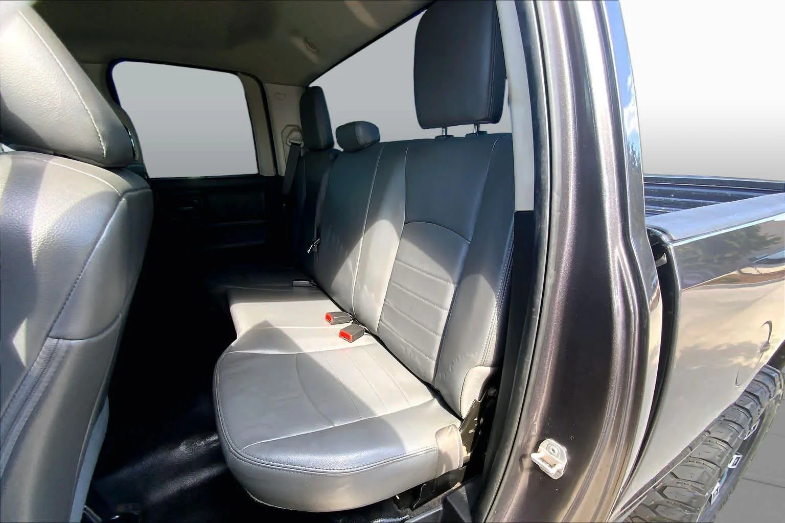 Used 2018 Granite Crystal Metallic Clearcoat Ram Tradesman image 21