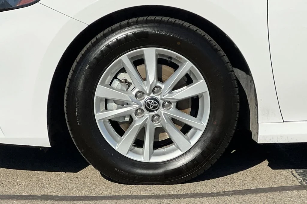 Used 2025 White Toyota LE image 28