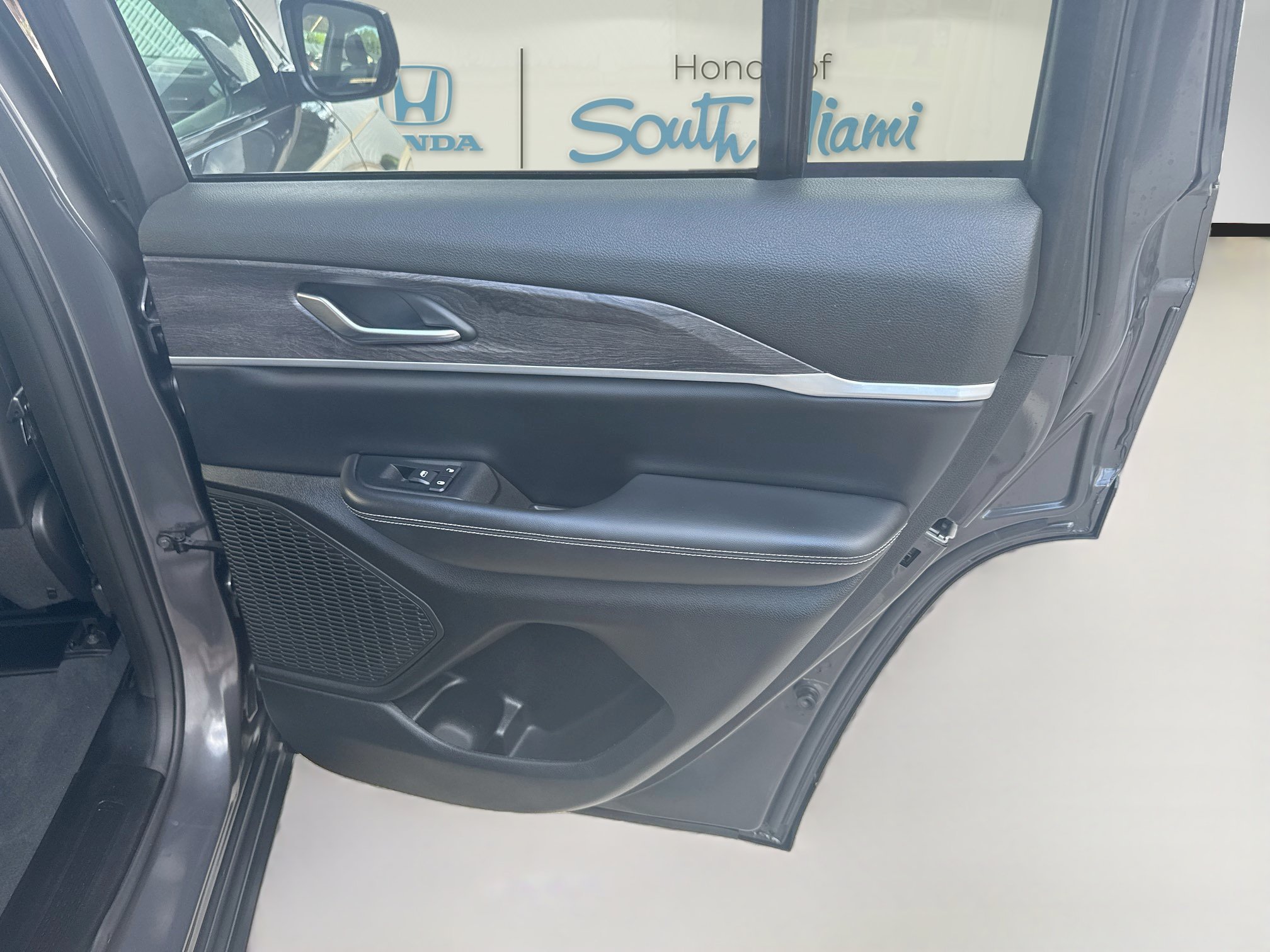 Used 2023 Baltic Gray Metallic Clearcoat Jeep Limited image 30