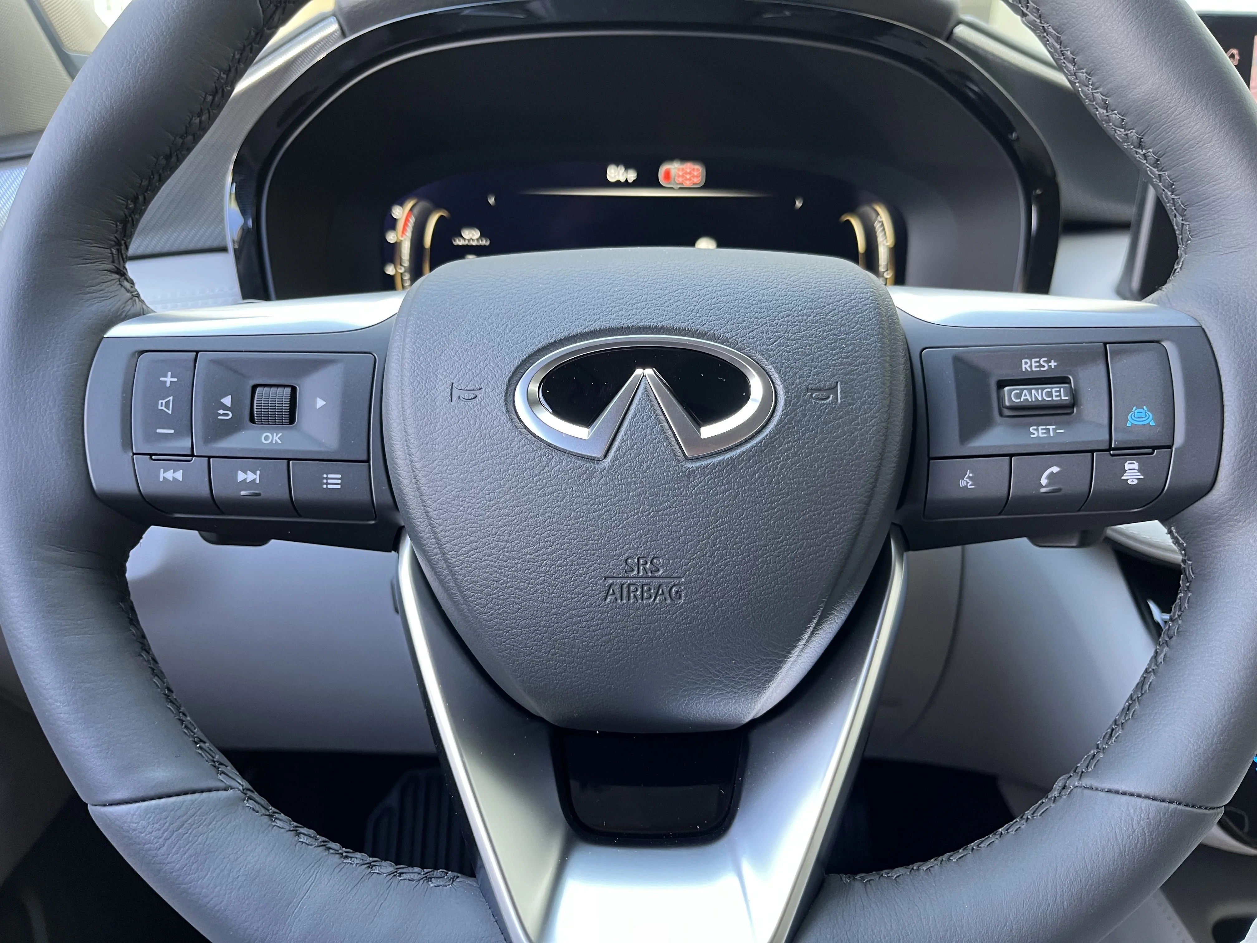 New 2027 Mineral Black INFINITI LUXE image 23