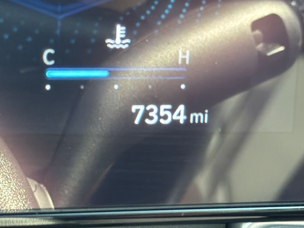 2025 Hyundai Elantra Limited - Photo 30