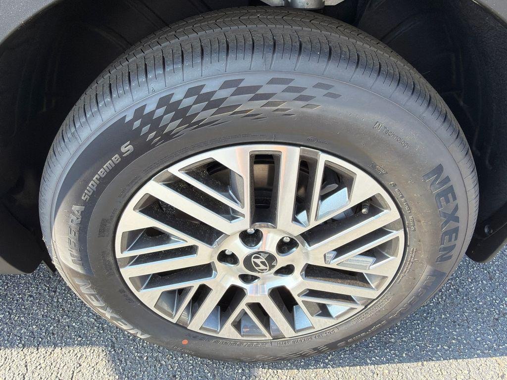 New 2026 Black Hyundai SEL Premium FWD image 20