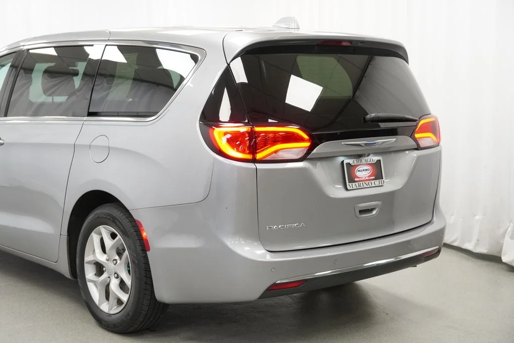 Used 2019 Silver Chrysler Touring Plus image 21