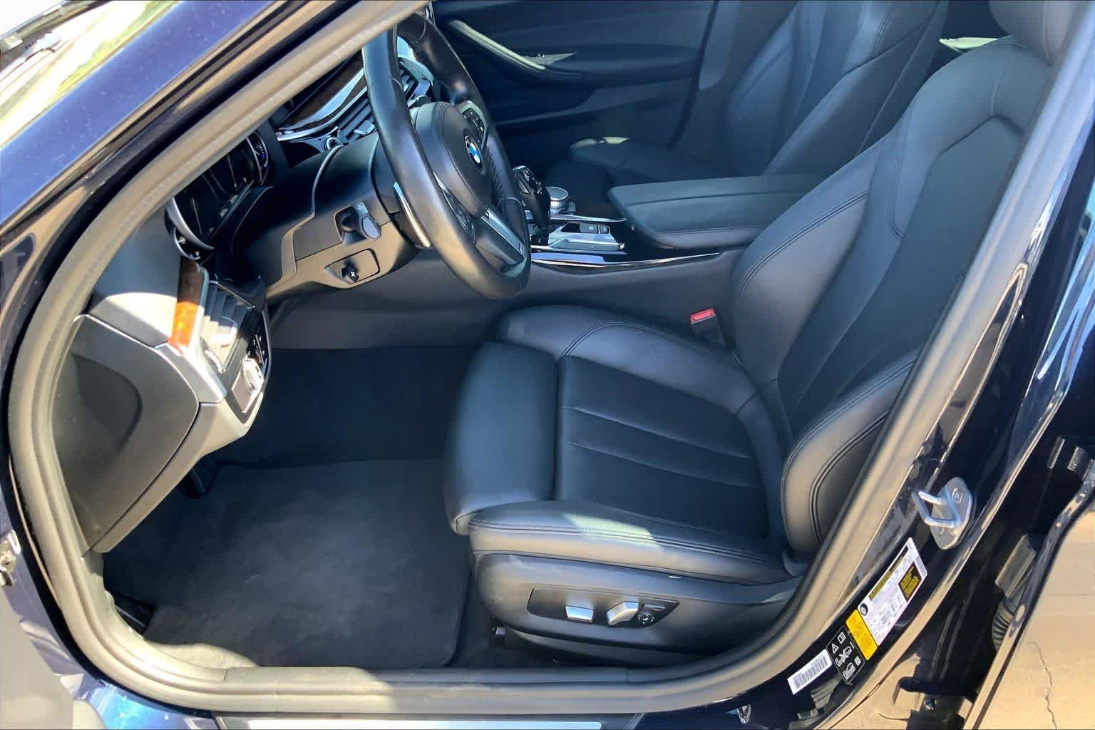 Used 2019 Imperial Blue Metallic BMW 530i xDrive image 8