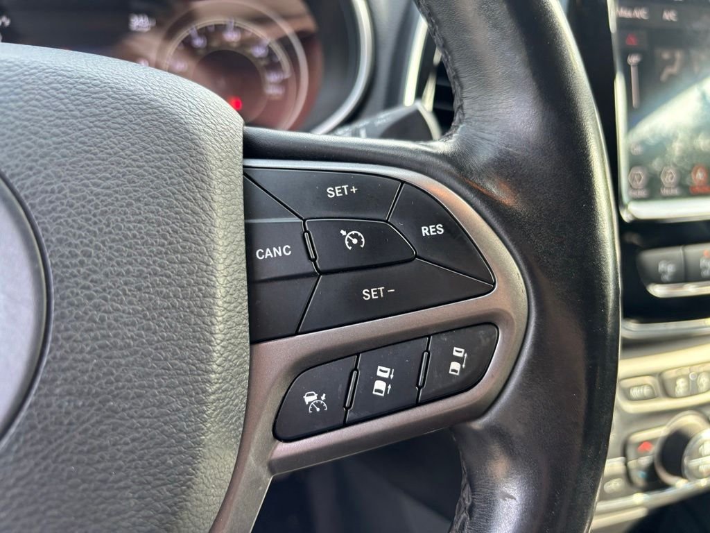 Used 2019 Gray Jeep Limited image 27
