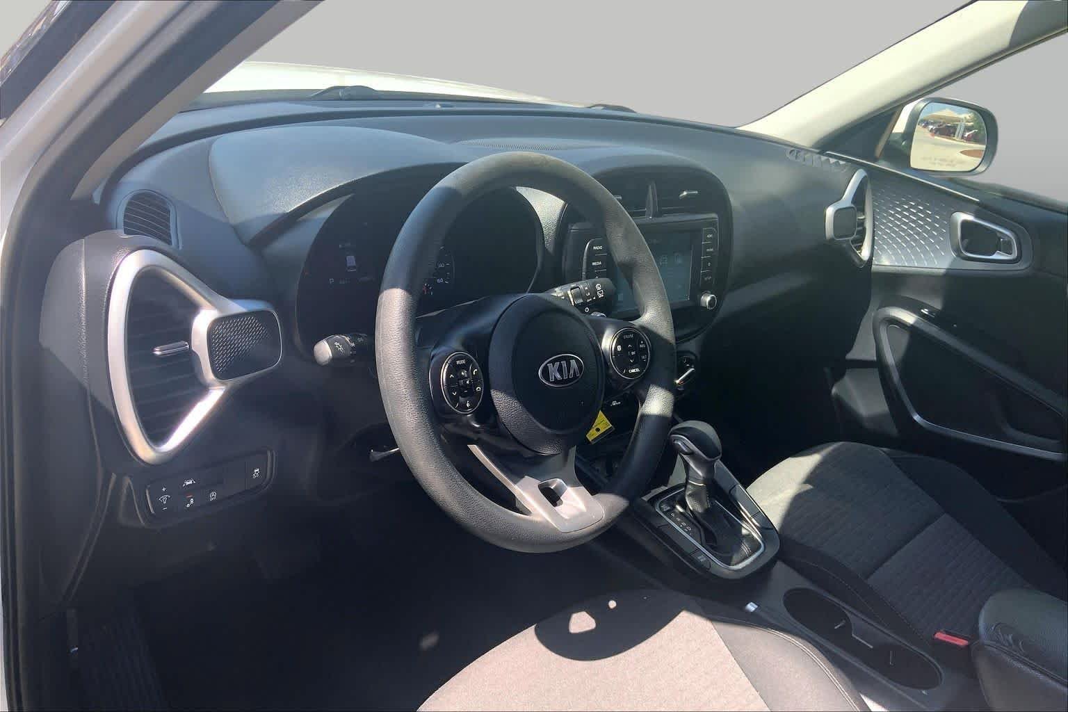 Used 2021 Snow White Pearl Kia S image 18