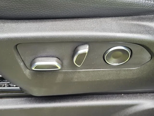 Used 2023 Beige GMC Denali image 33